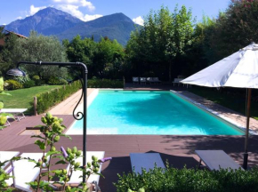Ibiscus lago di Como Dongo